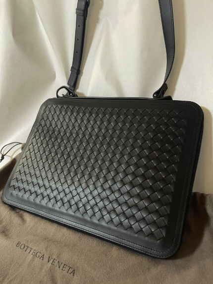 BOTTEGA VENETA (ボッテガ・ヴェネタ) イントレチャート レザー （ブランドバッグ）の商品画像 - 査定依頼日：2025年4月28日 - 最高査定価格：70,000円