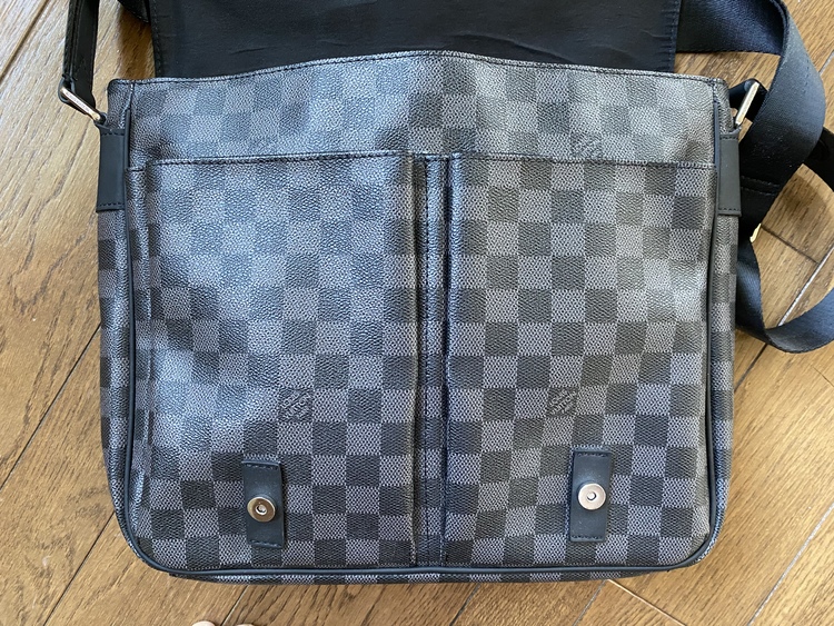 クリストファーメッセンジャー（ブランドバッグ）の商品画像 - 査定依頼日：2022年5月19日 - 最高査定価格：110,000円