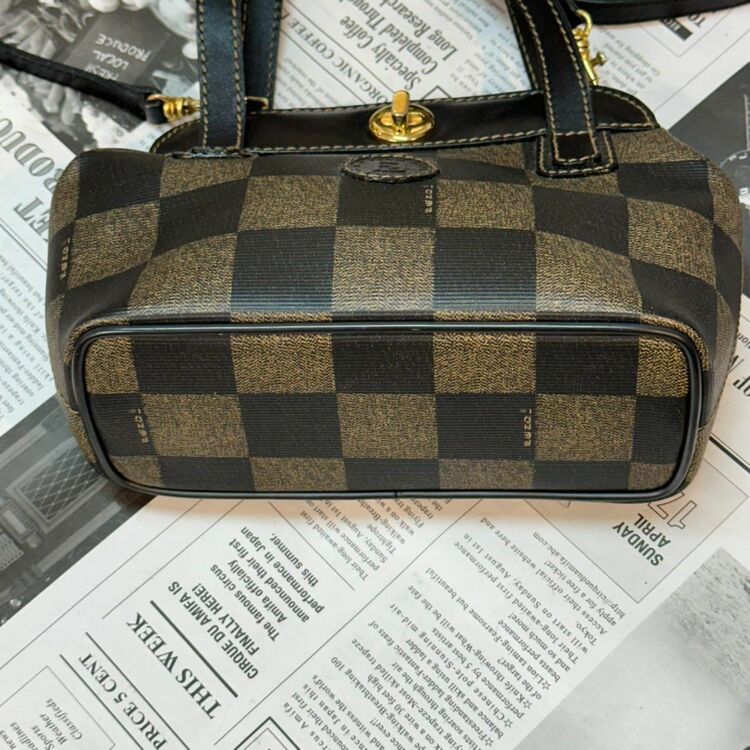 ショルダーバッグ（ブランドバッグ）の商品画像 - 査定依頼日：2025年8月9日 - 最高査定価格：40,000円