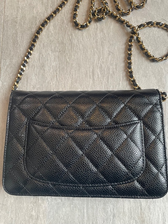 チェーンウォレット　キャビアスキンゴールド金具（ブランドバッグ）の商品画像 - 査定依頼日：2026年2月17日 - 最高査定価格：350,000円