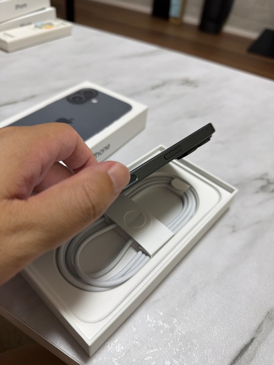 iPhone17（スマホ）の商品画像 - 査定依頼日：2026年9月19日 - 最高査定価格：100,000円