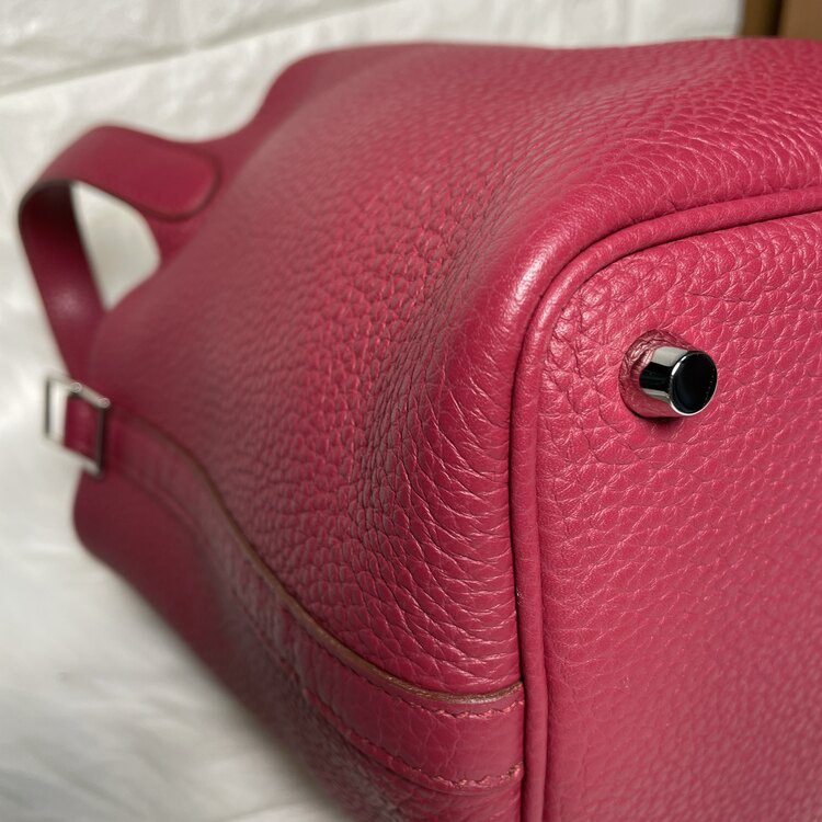 エルメス ピコタンロックＰＭ トリヨンクレマンス ルビー T刻印（ブランドバッグ）の商品画像 - 査定依頼日：2025年1月7日 - 最高査定価格：230,000円