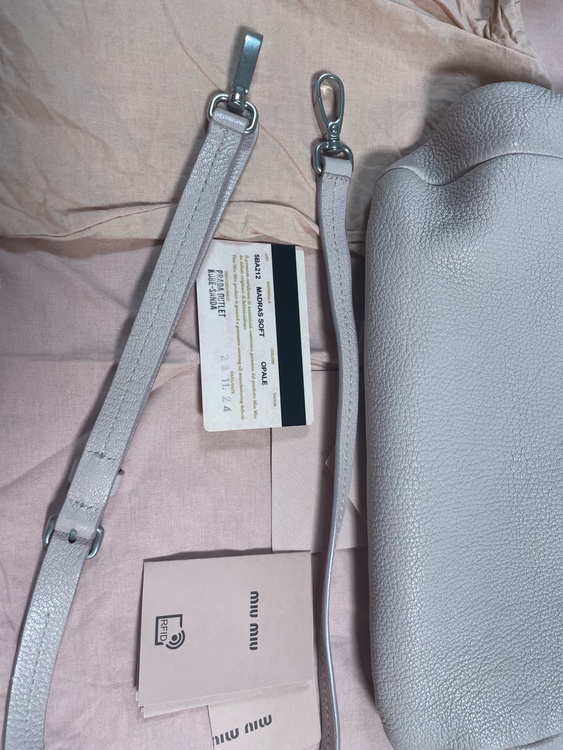 miu miuバック（ブランドバッグ）の商品画像 - 査定依頼日：2026年9月11日 - 最高査定価格：65,000円