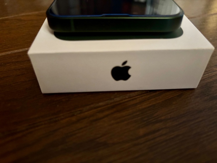 iPhone 13 128GB au（スマホ）の商品画像 - 査定依頼日：2026年3月23日 - 最高査定価格：36,000円