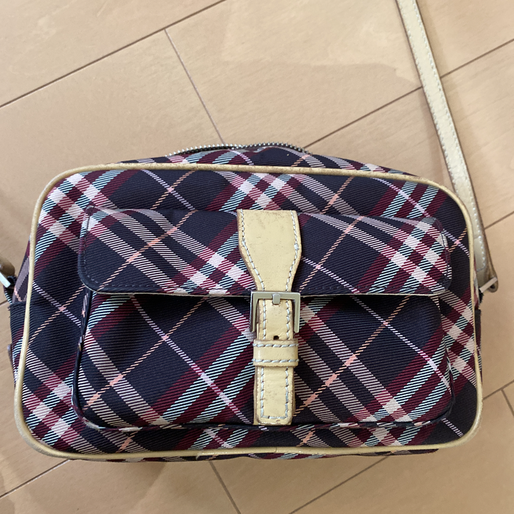 バーバリー　ブルーレーベル　ショルダーバッグ　ネイビー　キャンバス/レザー（ブランドバッグ）の商品画像 - 査定依頼日：2022年4月20日 - 最高査定価格：25,000円