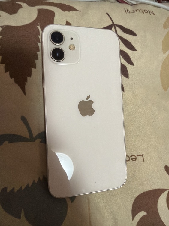 iPhone iPhone 12 128GB au（スマホ）の商品画像 - 査定依頼日：2026年5月21日 - 最高査定価格：17,000円