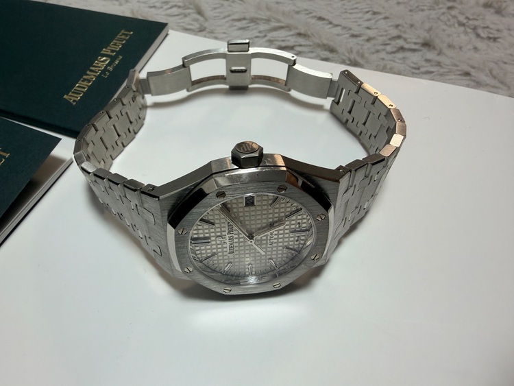 ロイヤルオーク（高級時計）の商品画像 - 査定依頼日：2025年11月22日 - 最高査定価格：5,100,000円