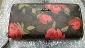 COACH 長財布 シグネチャー ローズ ラウンドファスナー（ブランド財布・小物）の商品画像 - 査定依頼日：2026年7月25日 - 最高査定価格：2,500円
