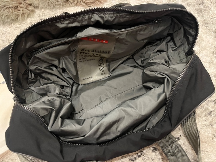 モデル型番：4V0369（ブランドバッグ）の商品画像 - 査定依頼日：2026年9月27日 - 最高査定価格：10,000円