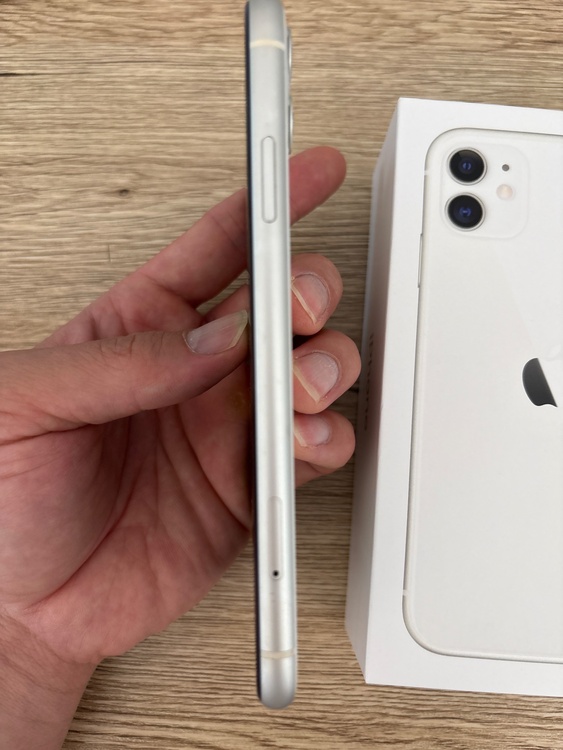 iPhone iPhone11 128GB Softbank（スマホ）の商品画像 - 査定依頼日：2026年6月14日 - 最高査定価格：18,000円