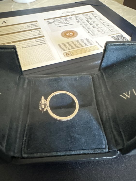 ハリーウィンストン　ベル・エンゲージメントリング0.4カラットリング（宝石）の商品画像 - 査定依頼日：2023年5月24日 - 最高査定価格：700,000円