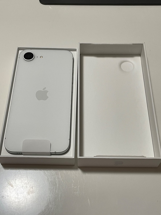 iPhone 16e 256GB SIMフリー（スマホ）の商品画像 - 査定依頼日：2026年1月13日 - 最高査定価格：75,000円