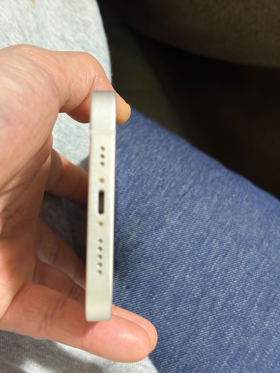 iPhone13 256GB ホワイト（スマホ）の商品画像 - 査定依頼日：2026年2月14日 - 最高査定価格：39,000円