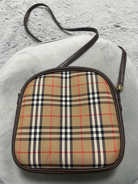 バーバリー バッグ（ブランドバッグ）の商品画像 - 査定依頼日：2026年1月27日 - 最高査定価格：7,000円