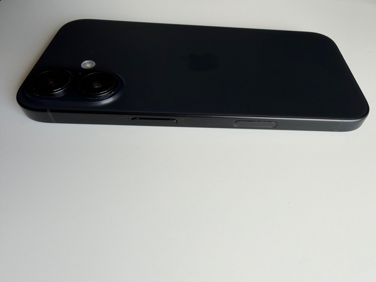 iPhone iPhone 16 128GB SIMフリー（スマホ）の商品画像 - 査定依頼日：2026年8月19日 - 最高査定価格：89,000円