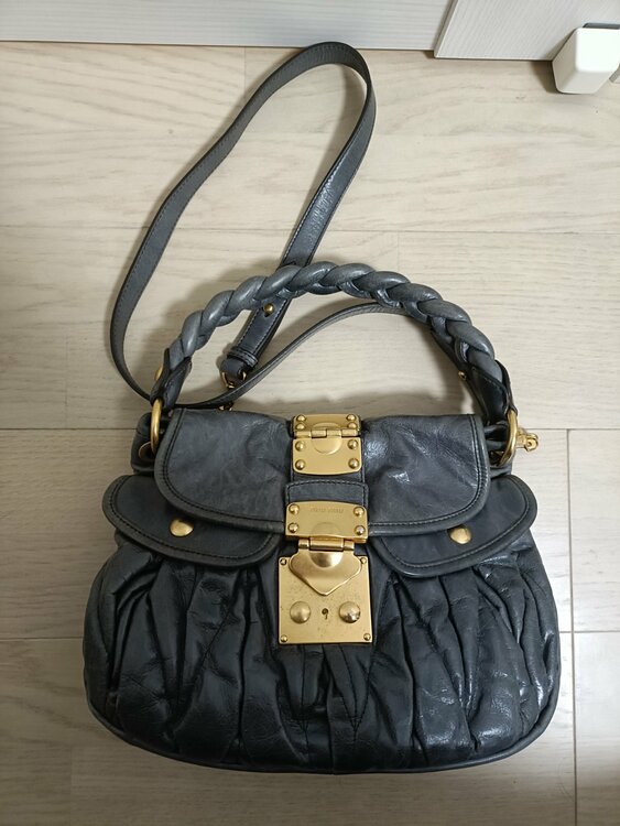 ミュウミュウ  （ブランドバッグ）の商品画像 - 査定依頼日：2026年2月1日 - 最高査定価格：70,000円