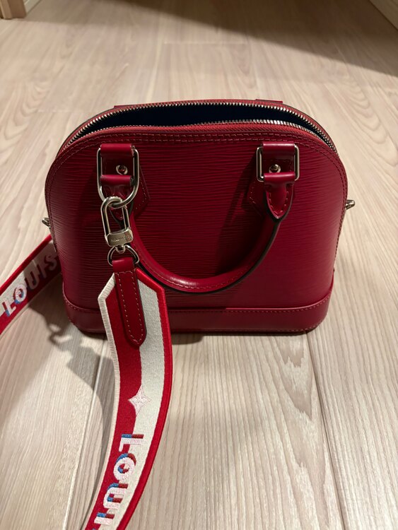 エピアルマBB（ブランドバッグ）の商品画像 - 査定依頼日：2025年3月29日 - 最高査定価格：200,000円