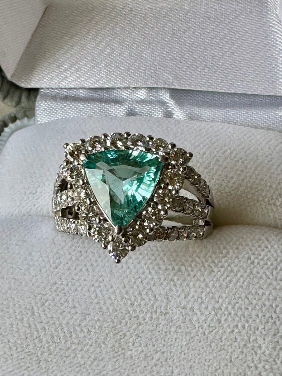 パライバトルマリン指輪（宝石）の商品画像 - 査定依頼日：2025年4月13日 - 最高査定価格：500,000円