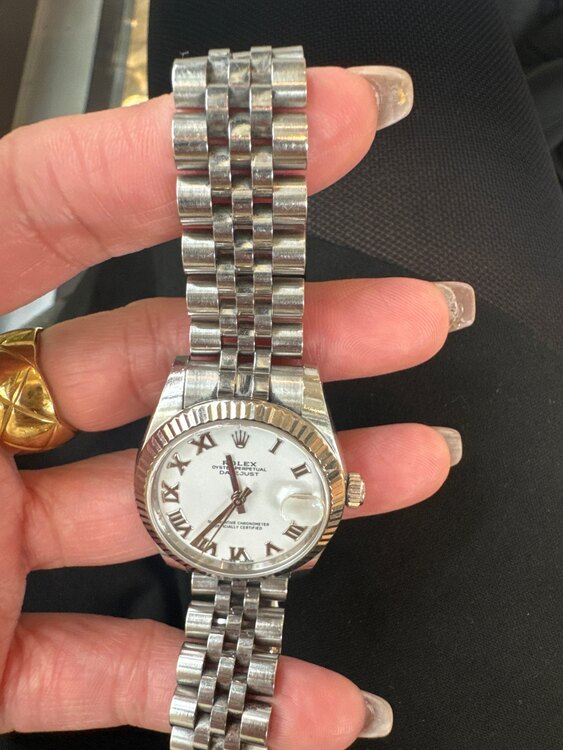 ロレックス デイトジャスト 31サイズ178274 ホワイト ローマ D番（高級時計）の商品画像 - 査定依頼日：2025年3月7日 - 最高査定価格：1,100,000円