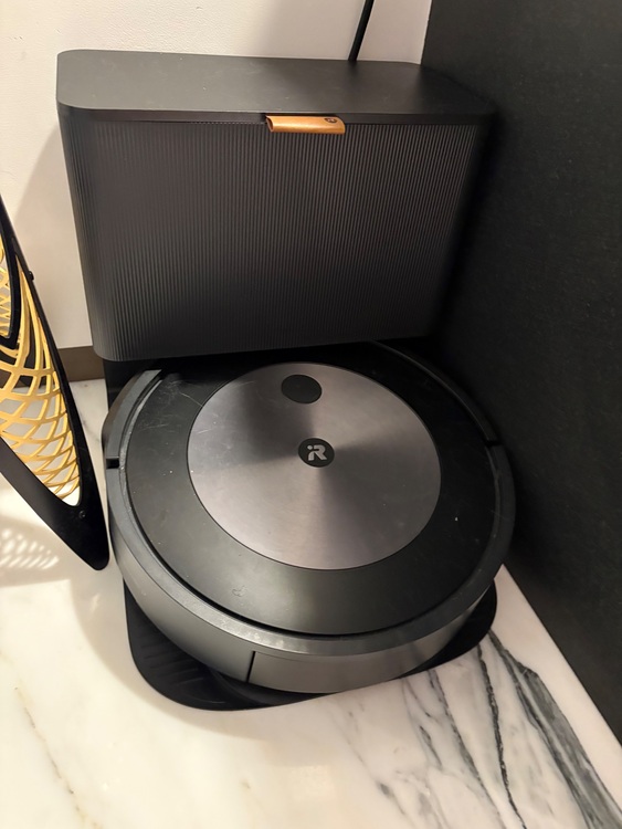 Roomba J7+（家電）の商品画像 - 査定依頼日：2025年8月3日 - 最高査定価格：12,000円