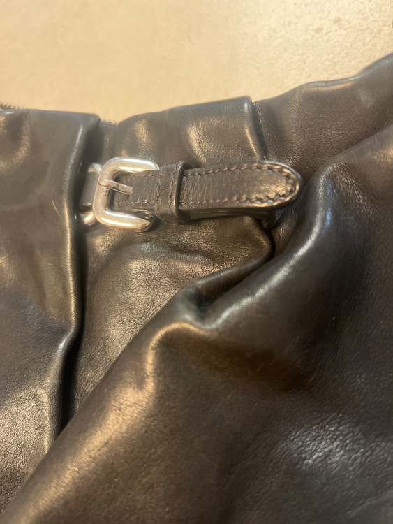 プラダ  （ブランドバッグ）の商品画像 - 査定依頼日：2025年11月16日 - 最高査定価格：24,000円