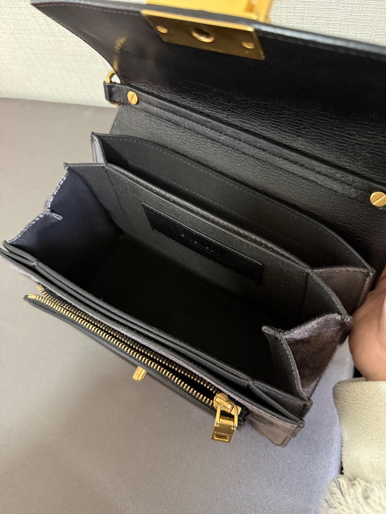 GV3 SMALL BAG（ブランドバッグ）の商品画像 - 査定依頼日：2026年4月19日 - 最高査定価格：25,000円