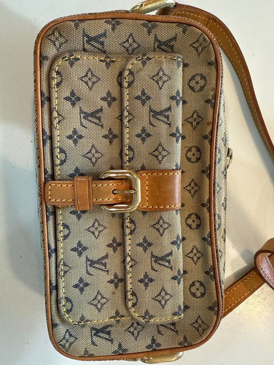 ショルダーバック（ブランドバッグ）の商品画像 - 査定依頼日：2025年5月3日 - 最高査定価格：5,000円