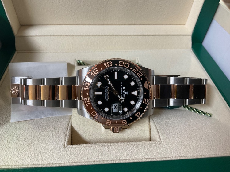 ロレックス GMTマスター （高級時計）の商品画像 - 査定依頼日：2025年6月21日 - 最高査定価格：3,020,000円