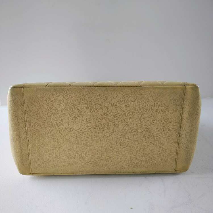 マトラッセ キャビアスキン チェーントートバッグ ココマーク ベージュ（ブランドバッグ）の商品画像 - 査定依頼日：2025年4月7日 - 最高査定価格：150,000円