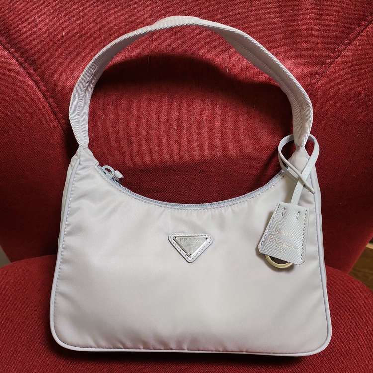 re-edition2000 （ブランドバッグ）の商品画像 - 査定依頼日：2022年11月3日 - 最高査定価格：35,000円