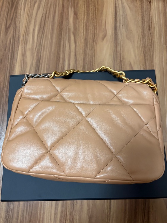 シャネル19 AS1160（ブランドバッグ）の商品画像 - 査定依頼日：2025年6月4日 - 最高査定価格：450,000円