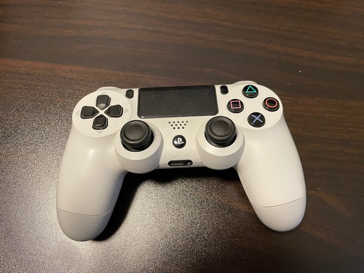 プレイステーション4本体 グレイシャー・ホワイト(HDD 500GB/CUH-1（ゲーム機本体・ゲームソフト）の商品画像 - 査定依頼日：2023年1月3日 - 最高査定価格：10,500円