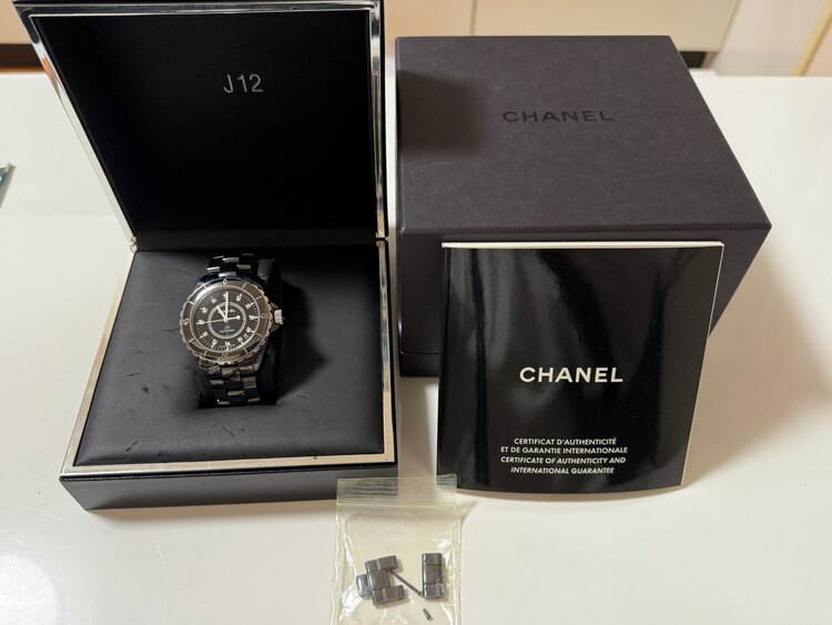 シャネル J12 H162（高級時計）の商品画像 - 査定依頼日：2024年12月22日 - 最高査定価格：400,000円