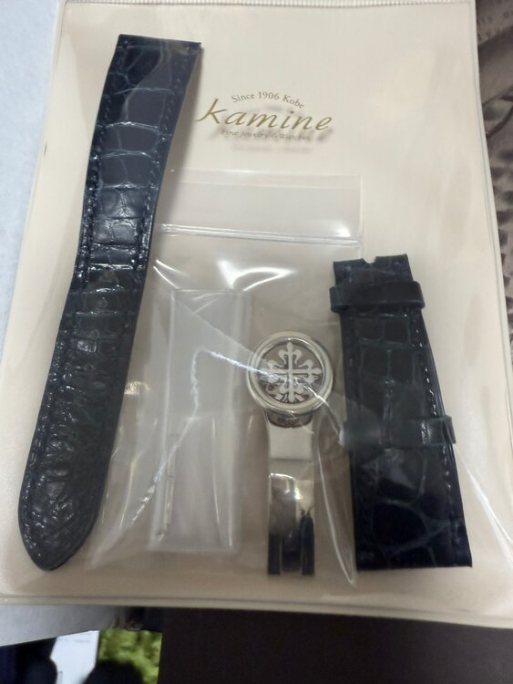 パテックフィリップ カラトラバ 6000G-01（高級時計）の商品画像 - 査定依頼日：2025年4月9日 - 最高査定価格：2,600,000円