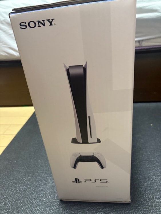 ＰＳ５　CFI-1100Ａ（ゲーム機本体・ゲームソフト）の商品画像 - 査定依頼日：2025年8月30日 - 最高査定価格：40,000円