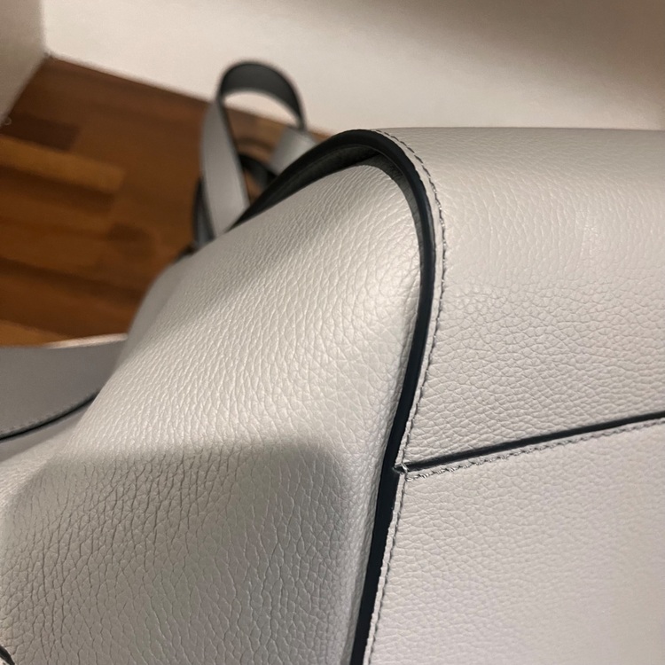 ロエベハンモックスモール（古着・ファッション）の商品画像 - 査定依頼日：2025年6月10日 - 最高査定価格：105,000円