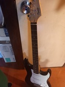 ストラト（ピアノ・楽器・PA機材）の商品画像 - 査定依頼日：2025年9月13日 - 最高査定価格：8,000円