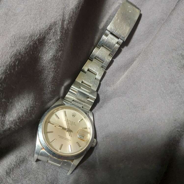 ロレックス パーペチュアルデイト ロレックス オイスター パーペチュアル デイト 15200（高級時計）の商品画像 - 査定依頼日：2025年4月13日 - 最高査定価格：570,000円