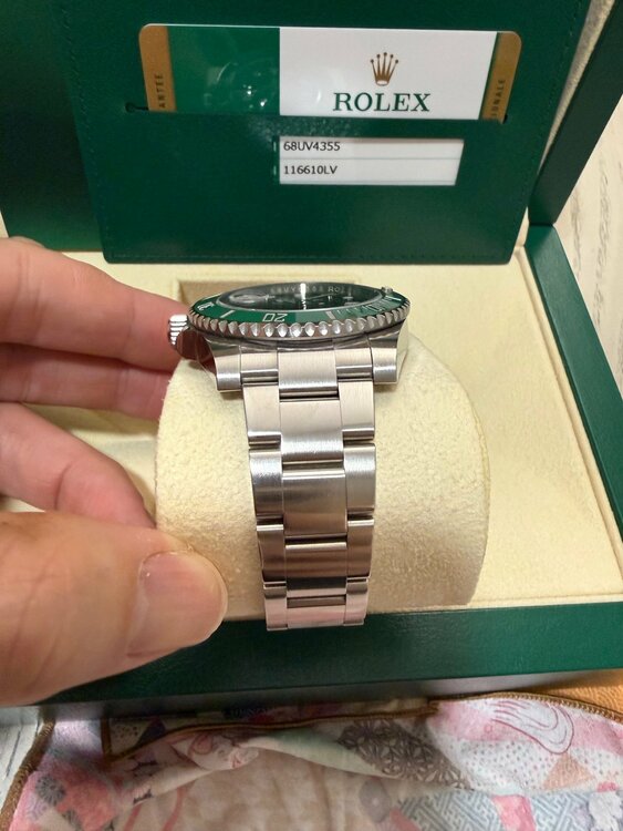 サブマリーナー 116610LV SS グリーン文字盤（高級時計）の商品画像 - 査定依頼日：2026年2月9日 - 最高査定価格：3,050,000円