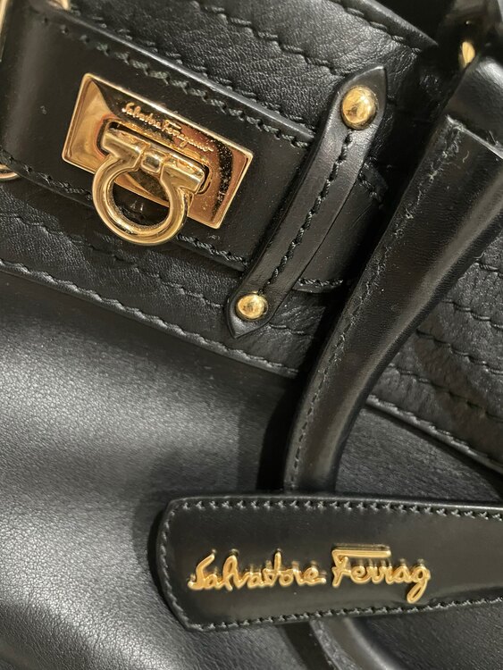 フェラガモ  （ブランドバッグ）の商品画像 - 査定依頼日：2025年4月1日 - 最高査定価格：20,000円