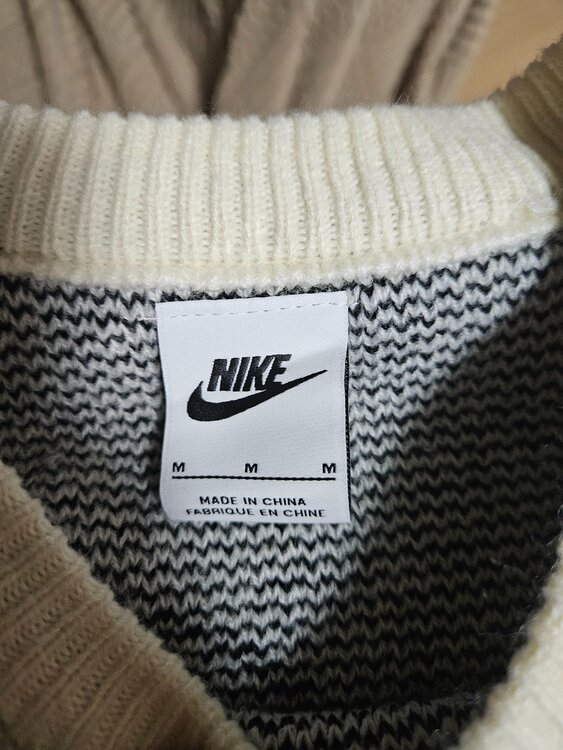 NIKE×ストゥーシー ニット（古着・ファッション）の商品画像 - 査定依頼日：2026年2月2日 - 最高査定価格：5,000円