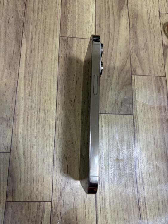 iPhone 14 Pro 256GB au（スマホ）の商品画像 - 査定依頼日：2026年4月28日 - 最高査定価格：57,000円