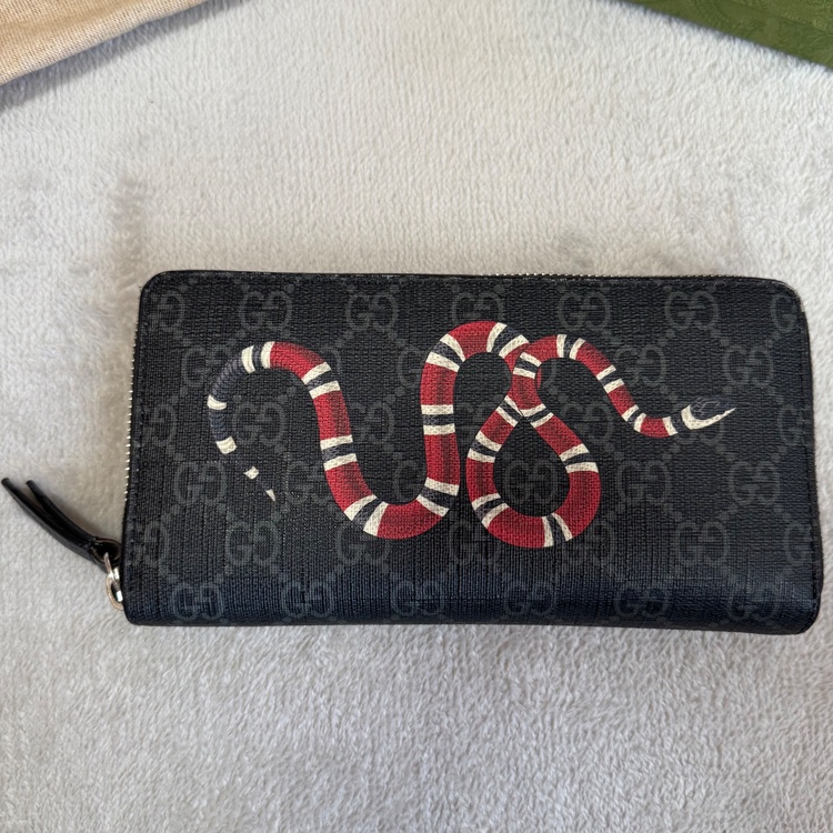 GUCCI 長財布 スネーク GGスプリーム ラウンドファスナー （ブランド財布・小物）の商品画像 - 査定依頼日：2026年5月11日 - 最高査定価格：20,000円