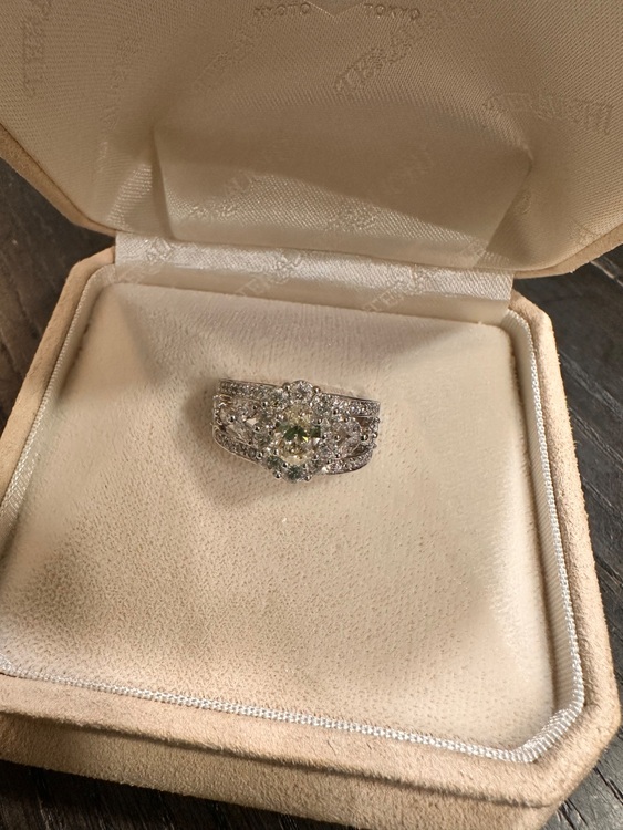 真ん中イエローダイヤリング（金・貴金属）の商品画像 - 査定依頼日：2025年9月4日 - 最高査定価格：300,000円