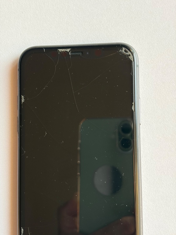 iPhone11（金・貴金属）の商品画像 - 査定依頼日：2026年2月17日 - 最高査定価格：8,000円