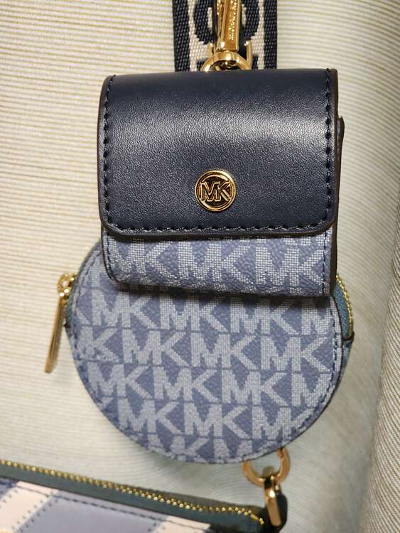 マイケルコースカバン（ブランドバッグ）の商品画像 - 査定依頼日：2025年5月7日 - 最高査定価格：2,500円