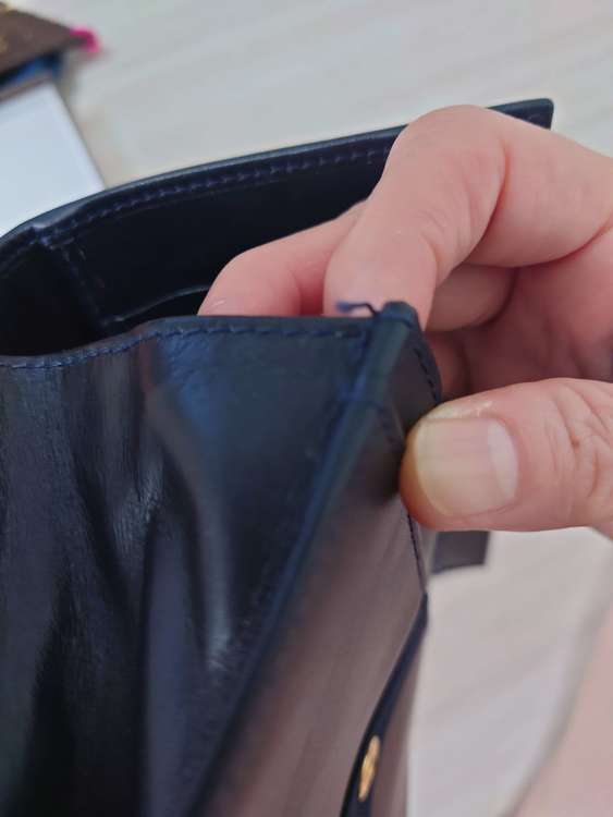 フェラガモ 長財布 ガンチーニ（ブランド財布・小物）の商品画像 - 査定依頼日：2022年9月16日 - 最高査定価格：2,000円