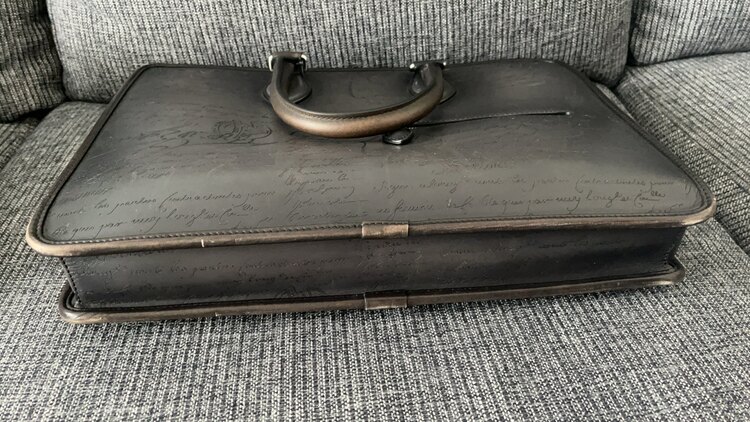 toujours mini/nero grigio（ブランドバッグ）の商品画像 - 査定依頼日：2025年3月7日 - 最高査定価格：210,000円