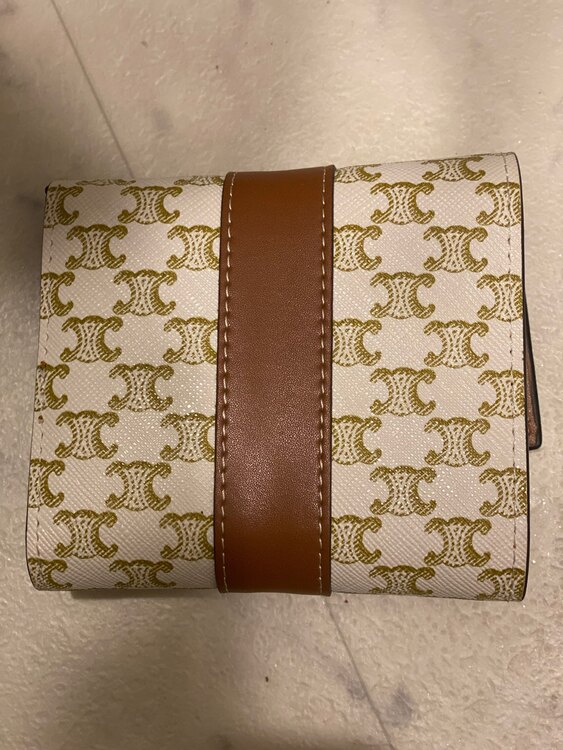 セリーヌ　折りたたみ財布（ブランド財布・小物）の商品画像 - 査定依頼日：2025年1月22日 - 最高査定価格：100,000円