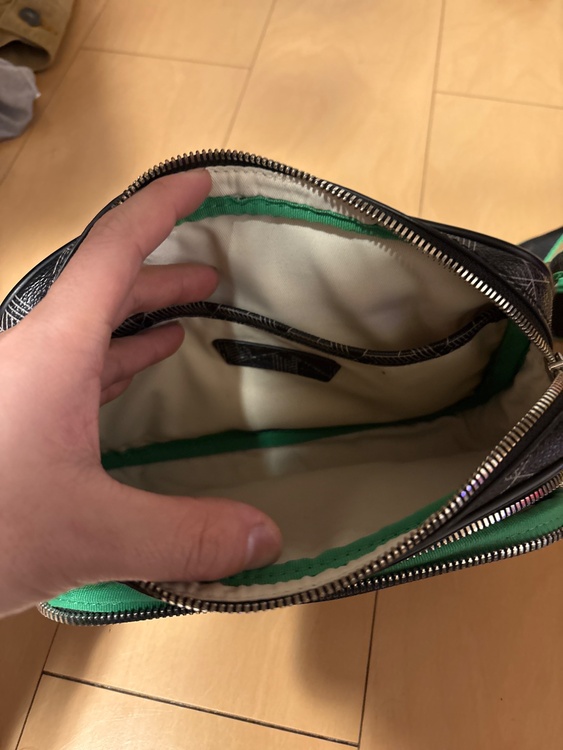 ラコステショルダーバッグ（ブランドバッグ）の商品画像 - 査定依頼日：2026年1月26日 - 最高査定価格：5,000円